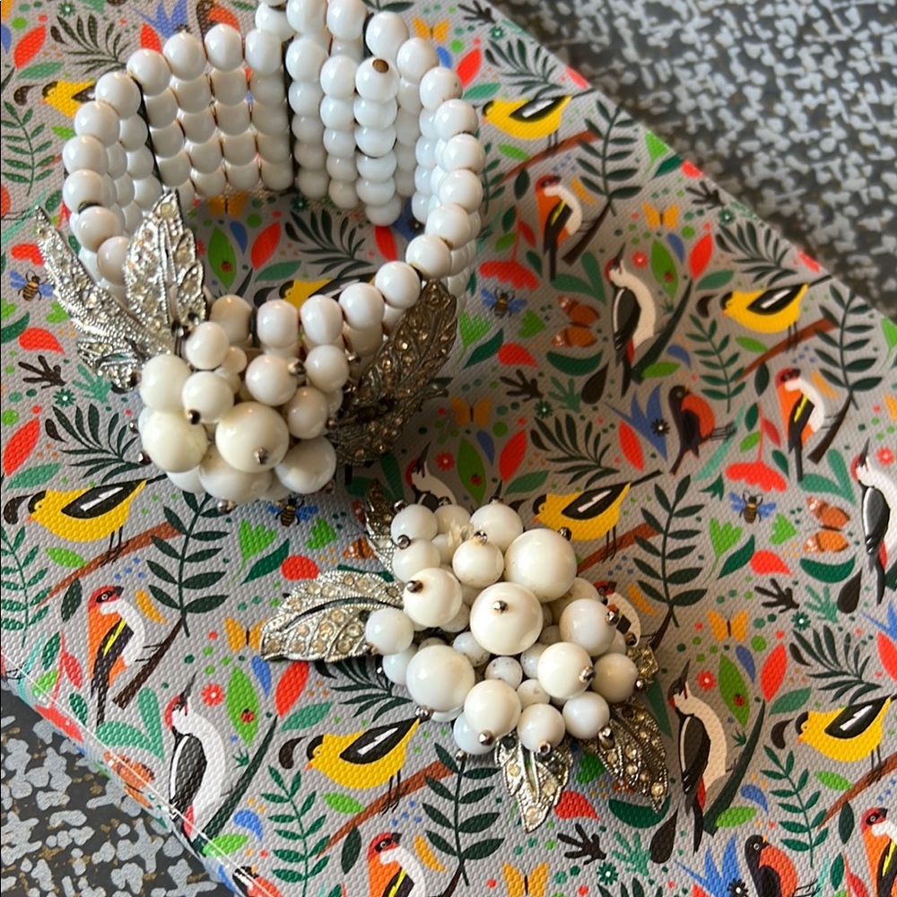 Mariam Haskell (?) white glass and studded unsigned bracelet and brooch - Picture 2 of 16